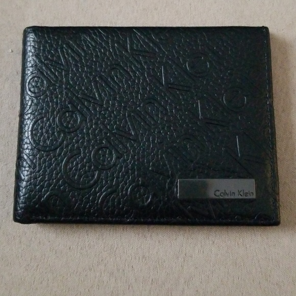 Calvin Klein Other - Calvin Klein embossed sig black leather bifold wlt